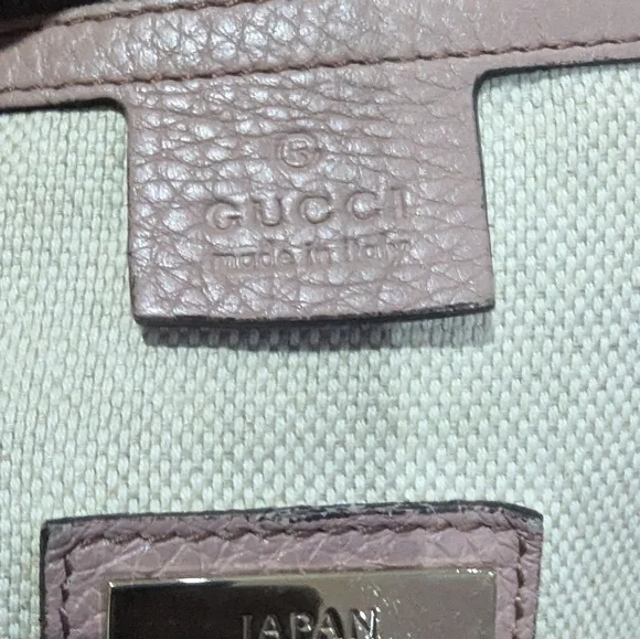 Authentic Gucci Pebbled Calfskin Medium Soho Shoulder Bag Camelia - Picture 13 of 16